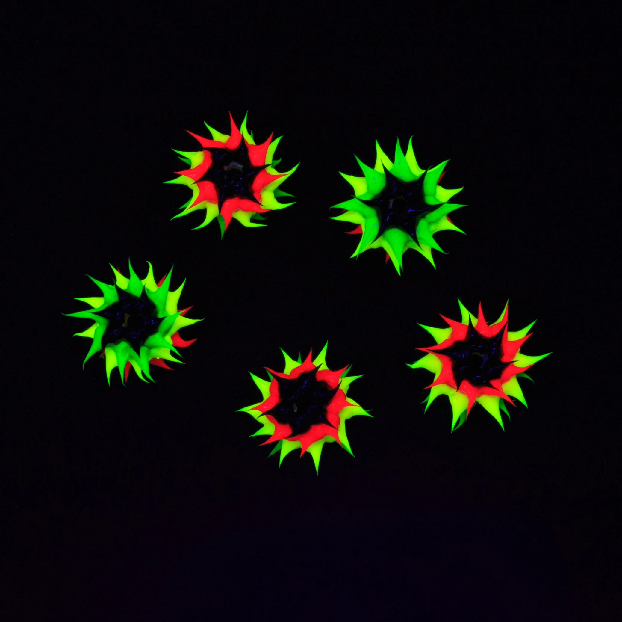 10MS526: Rubber Round Rasta Rainbow 10mm - 5PPK - Image 2