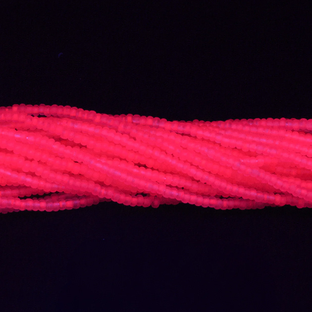 10SB694-NT: CZ Seed Bead Neon Fuchsia On Crystal 10/0 5HK - Image 2