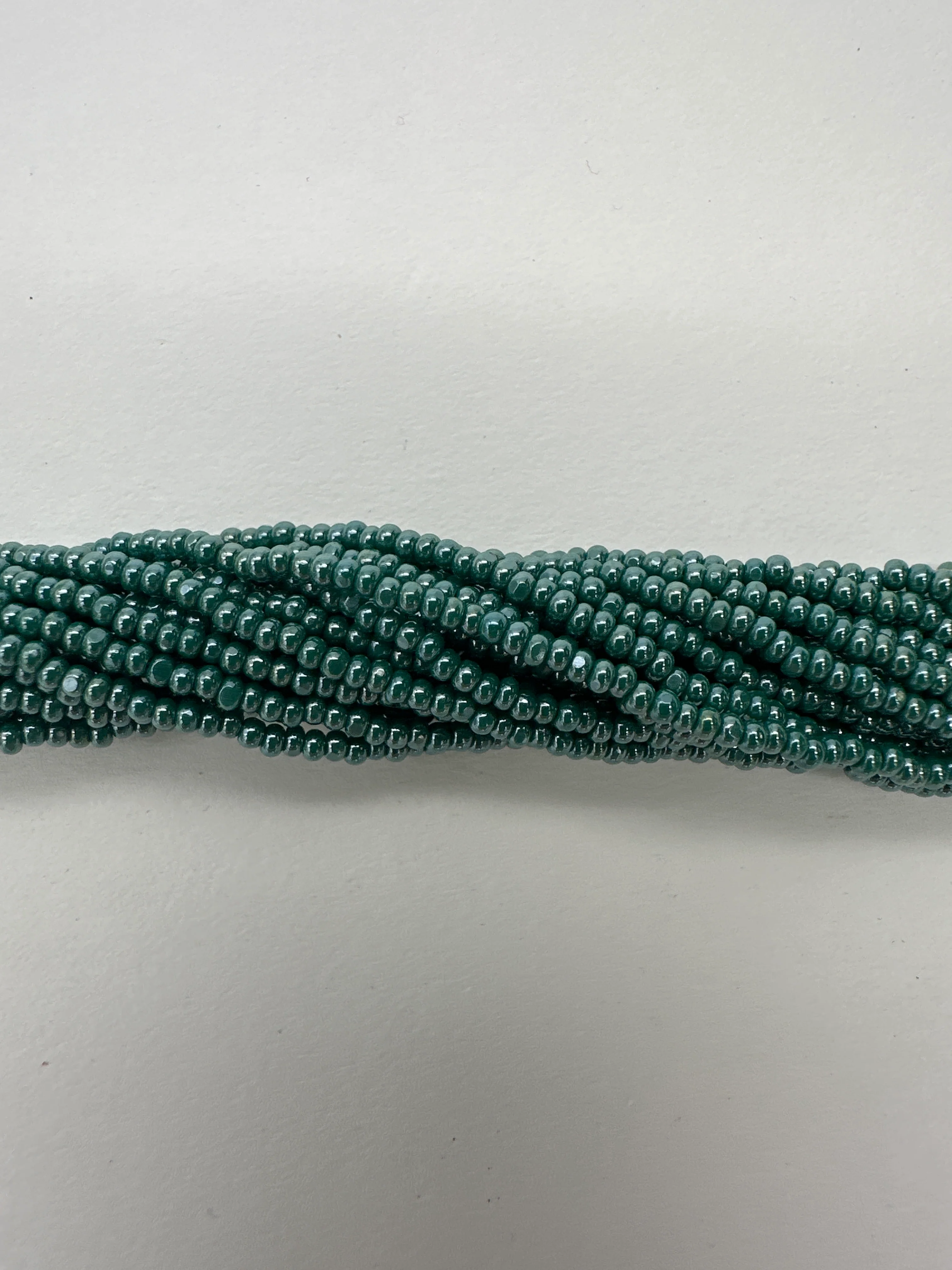 11SB386-CR: CZ Seed Bead True Cut Sfinx Dark Green 11/0 - 1HK - Image 3