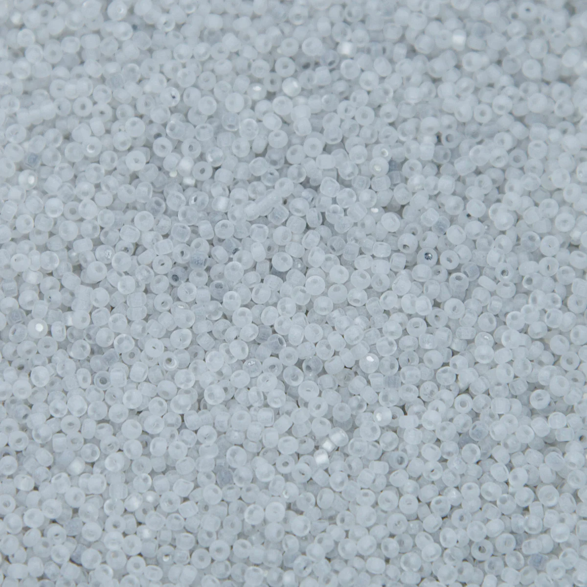 15SV212-UR: Vin Ven Seed Bead Tr Clear #1 Unfin 15/0 - 50GM - Image 2