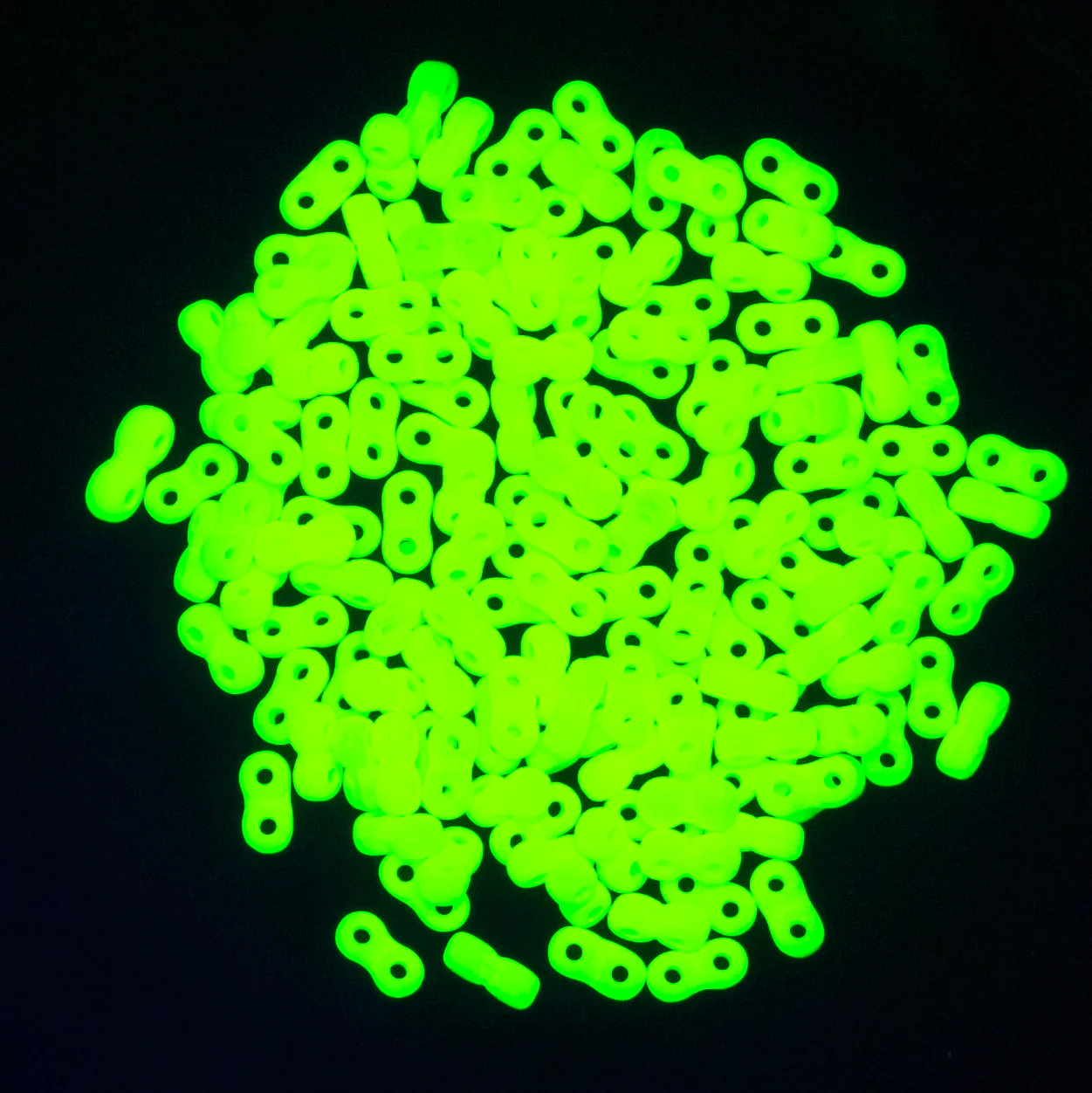 25TQ622-NM: Czech Infinity Neon Yellow Matte 2x5mm - 1200 Pieces - Image 2