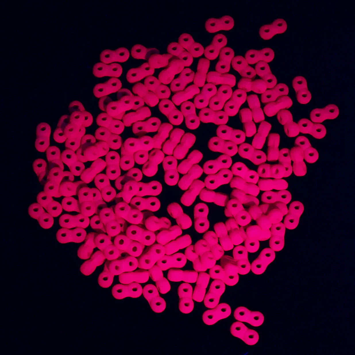 25TQ645-NR: CZ Infinity Neon Red Matte 2x5mm-150PC - Image 2