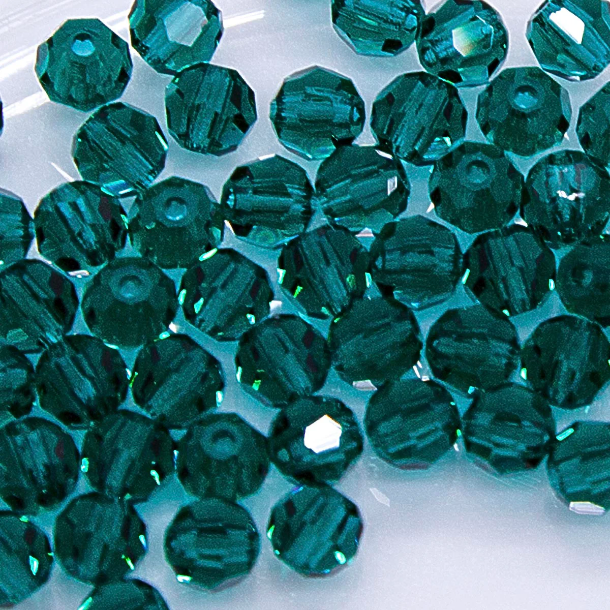 4CC286: Preciosa Crystal Round Emerald 4mm-72PC - Image 2