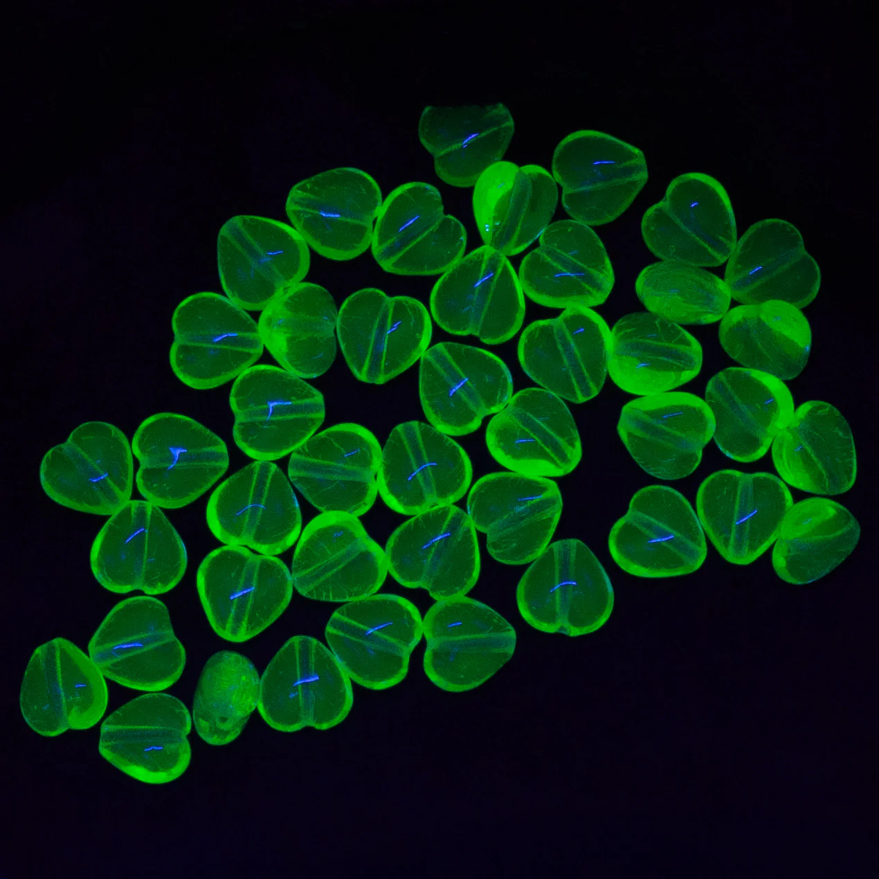 6HT281-P: CZ Heart Peridot 6mm 50 Pieces - Image 2