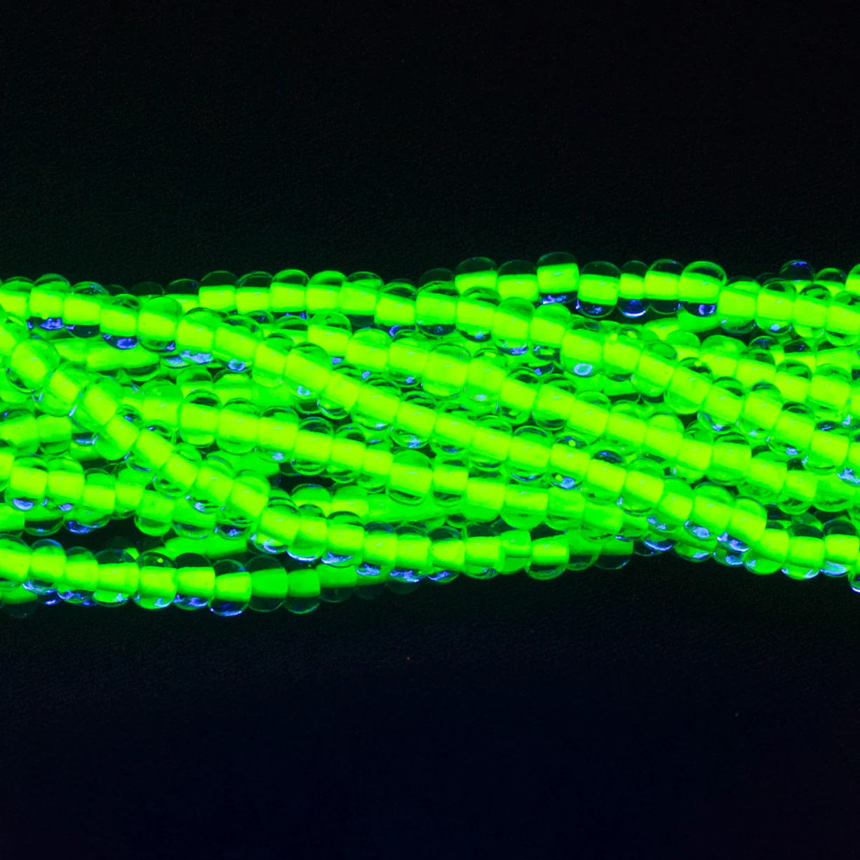 6SB723-N: CZ Seed Bead Neon Lined Yellow 6/0 Uv Reactive 36STR - Image 2