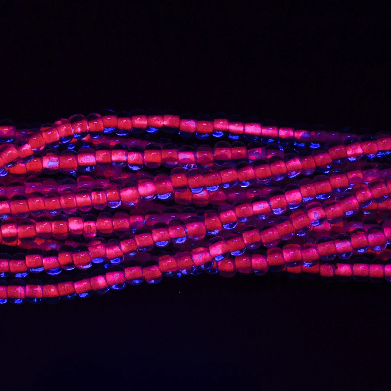 6SB798-N: CZ Seed Bead Neon Lined Purple 6/0 Uv Reactive 36STR - Image 2