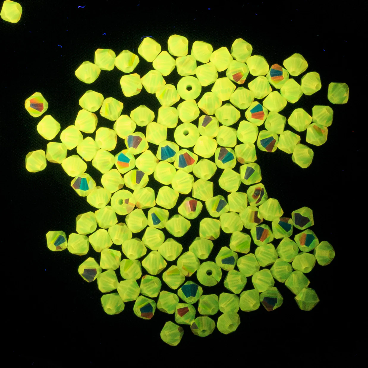 82CC580: Preciosa Crystal Dia Chrysolite Opal AB 4mm-144PC - Image 3