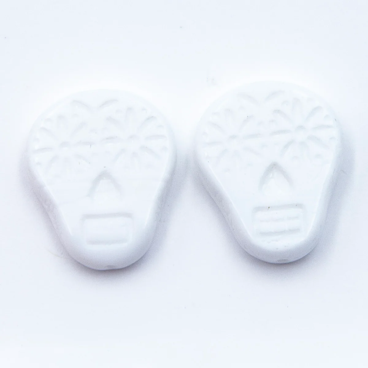 SK001: Czech Sugar Skull - White 19x16mm - 10 Pc - Image 2